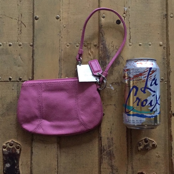 NWT COACH BRAND 100% LEATHER PINK ROSEBERRY PATENT LEATHER WRISTLET BAG WALLET - Picture 7 of 7